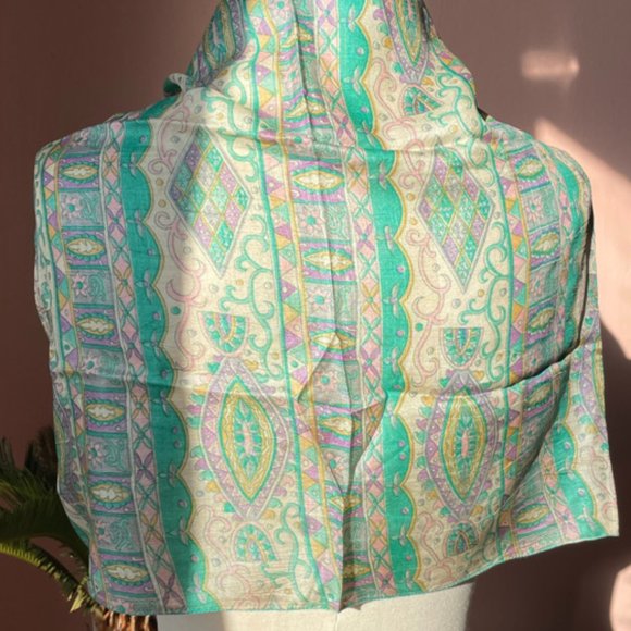 Handmade vintage pastel mint silk scarf - Picture 8 of 10